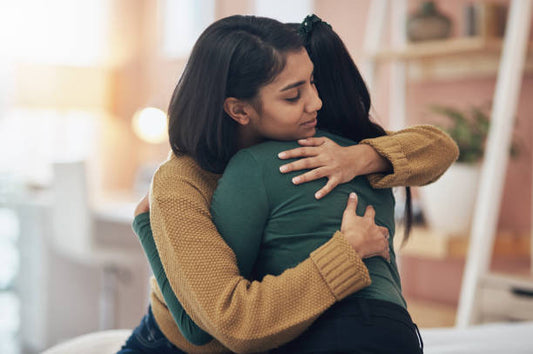 How to Comfort a Grieving Best Friend | Compassionate Support Guide
