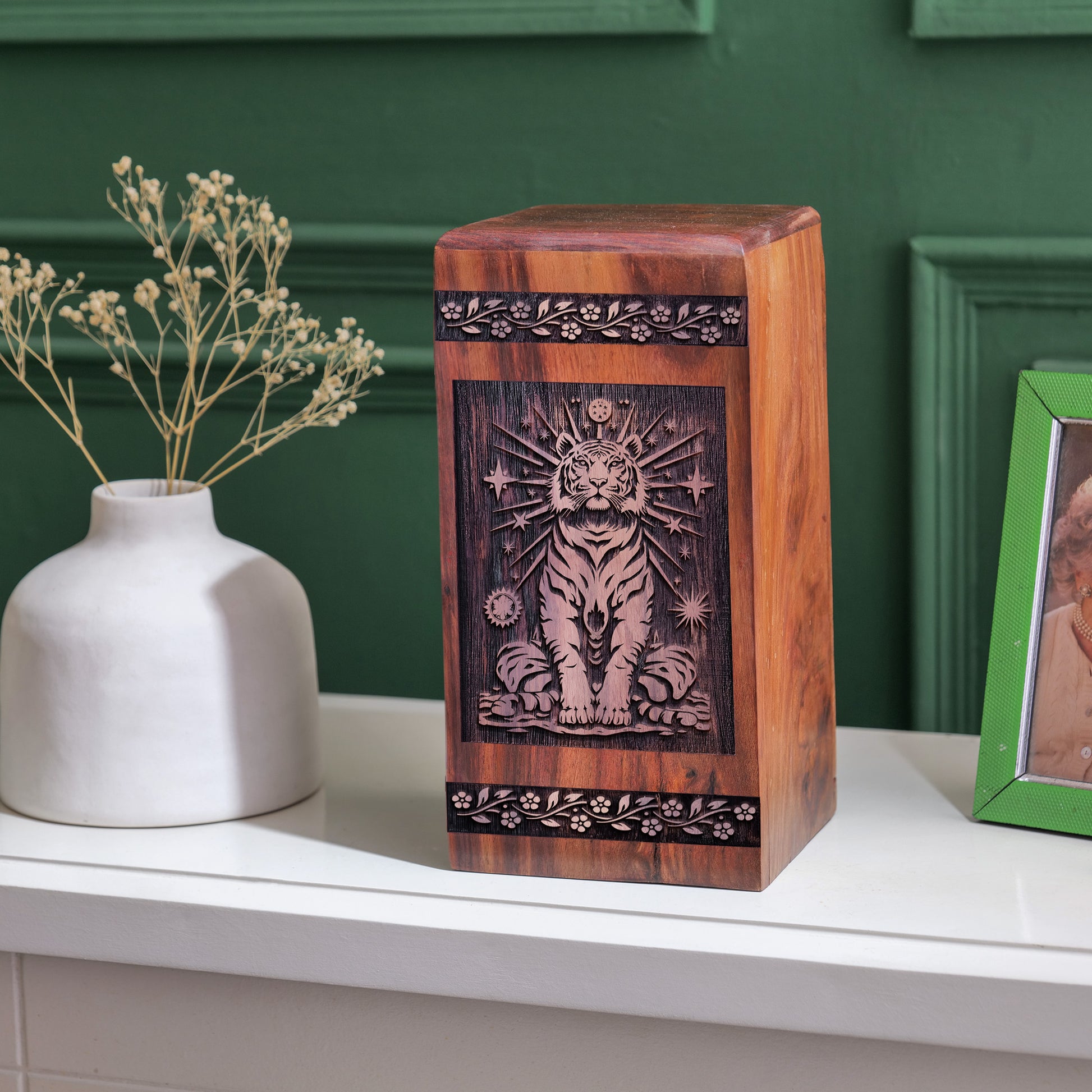 tiger Urn Size 14 Inch 14”(H) x 7.5”(W) x 7.5”(L)