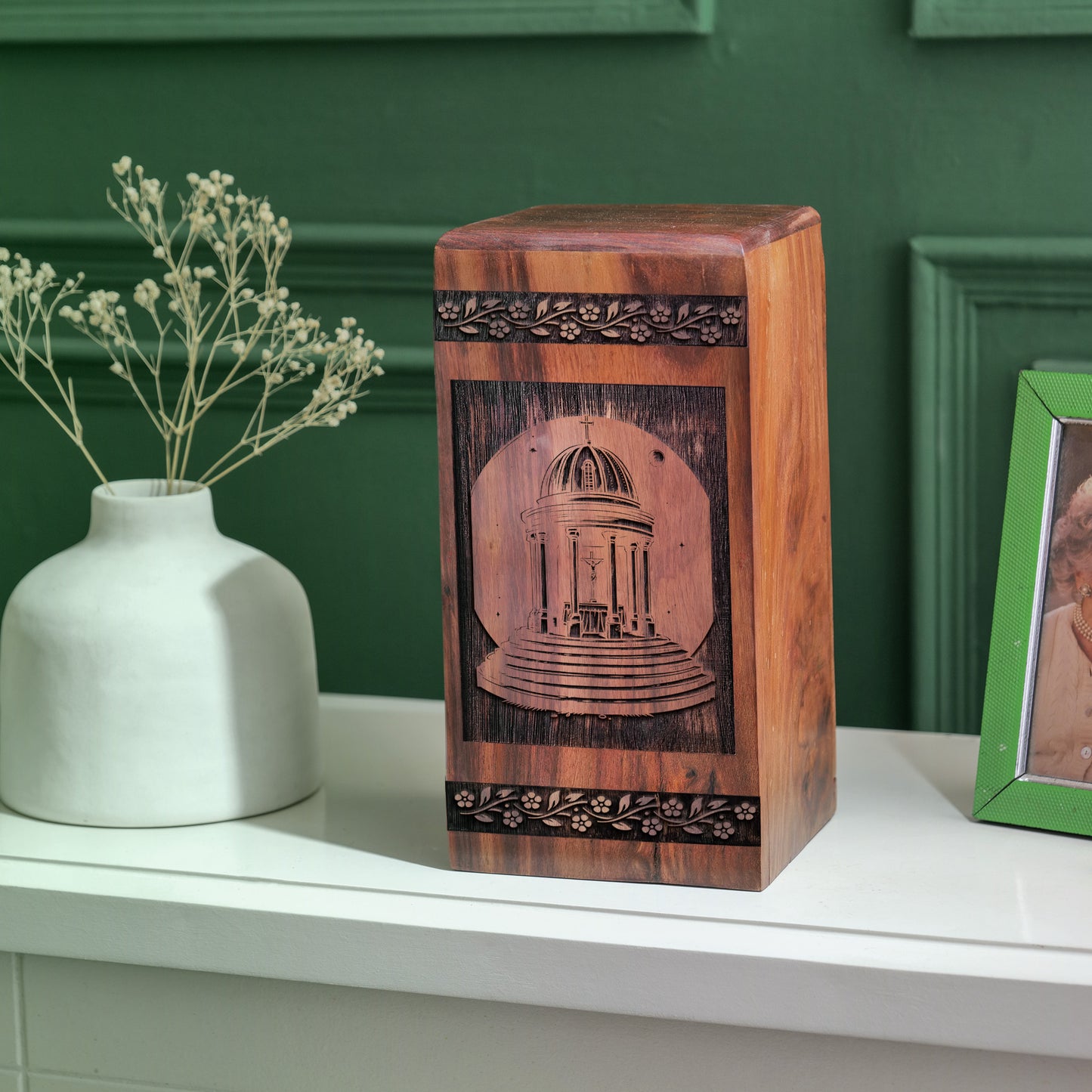 rotunda Urn Size 14 Inch 14”(H) x 7.5”(W) x 7.5”(L)